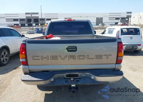 2001 Chevrolet Silverado 1500 z USA, uszkodzony, nr VIN 1GCEC14W01Z200228